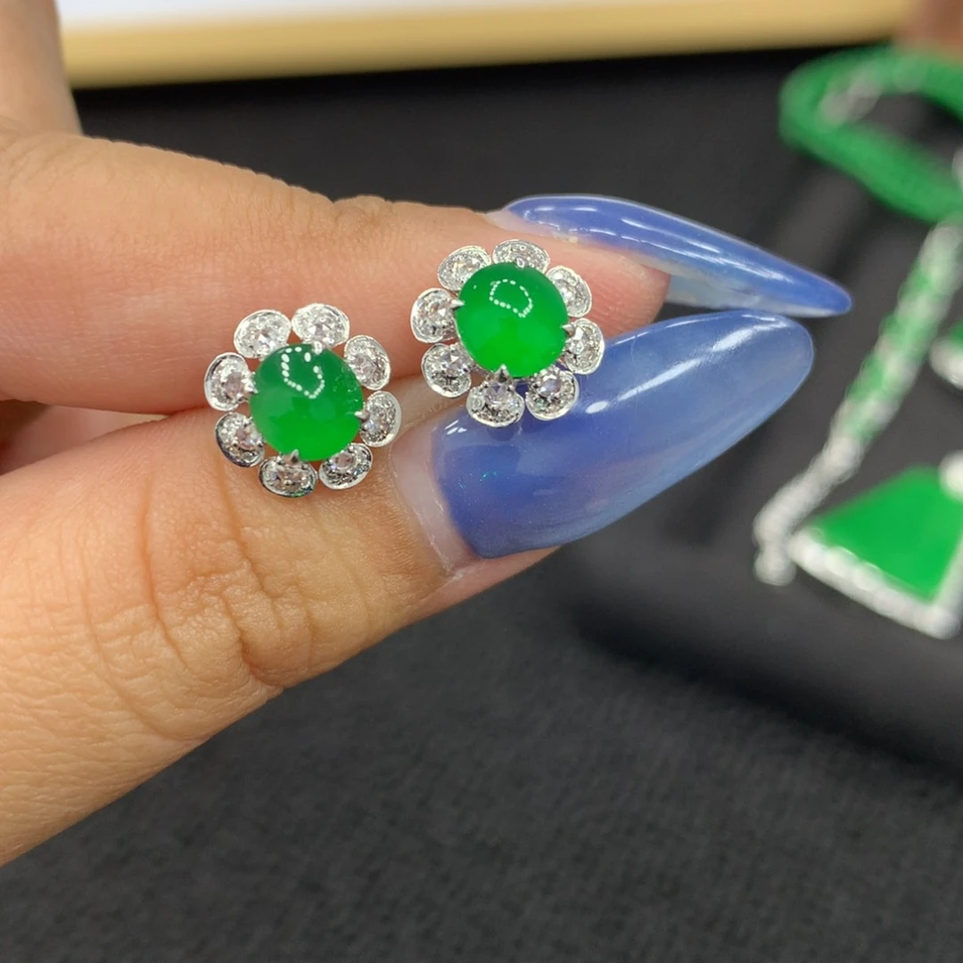 颈饰18K金镶嵌翡翠耳钉