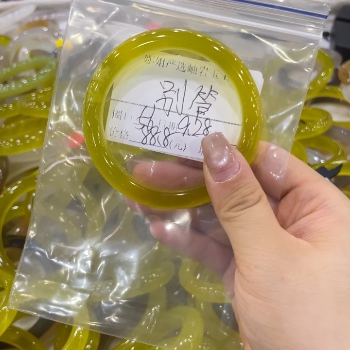 未镶嵌蛇纹石玉手镯别*