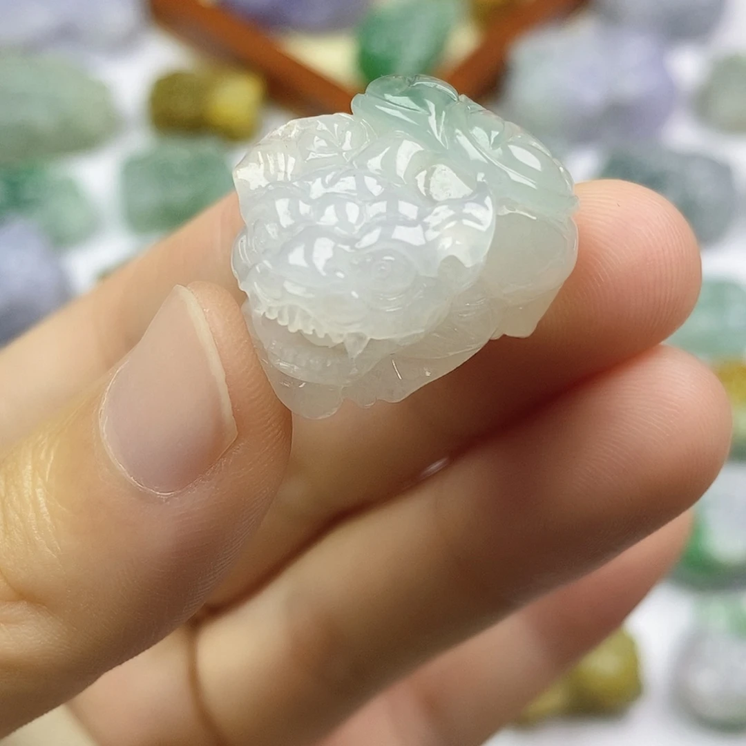 翡翠未镶嵌颈饰貔貅