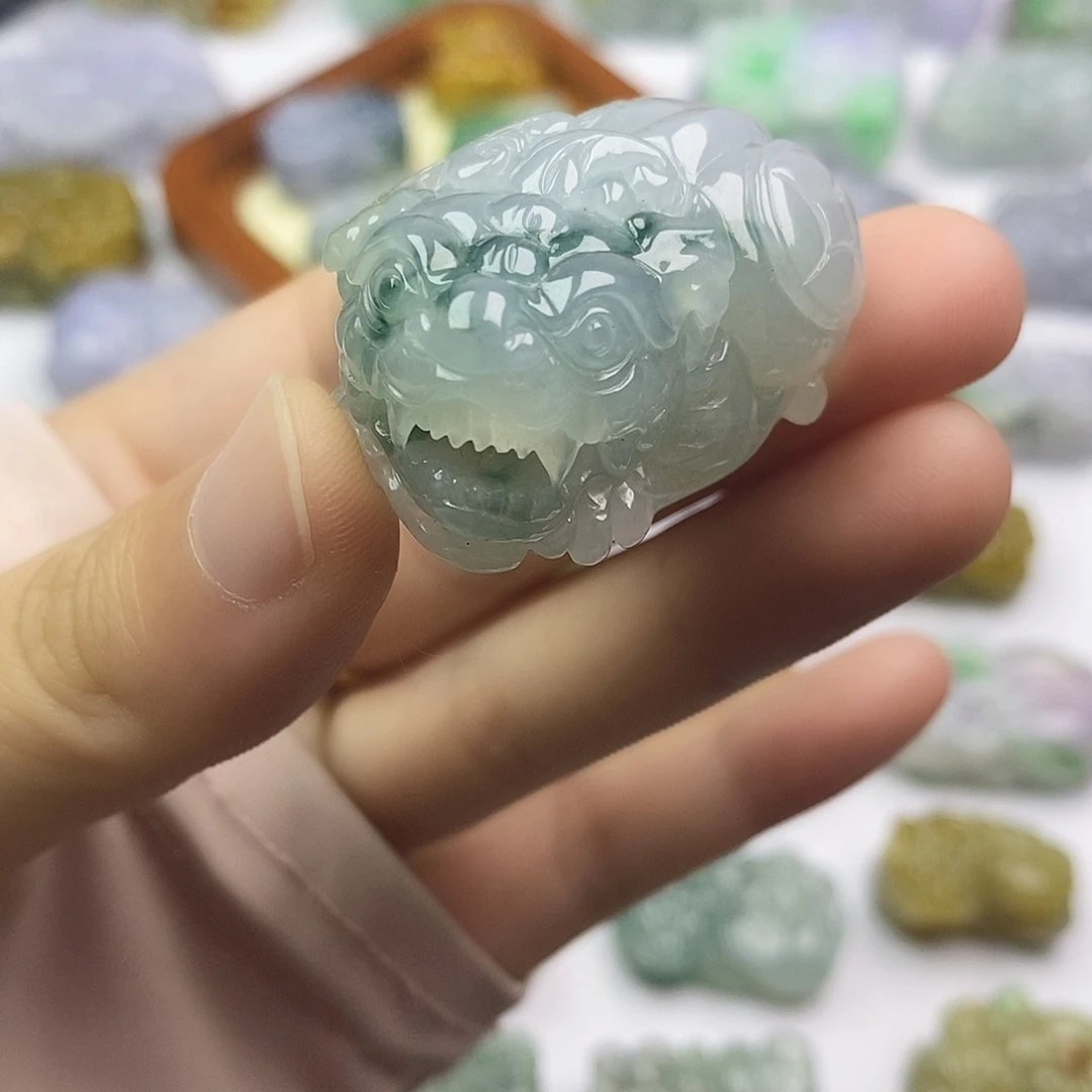 翡翠未镶嵌颈饰貔貅