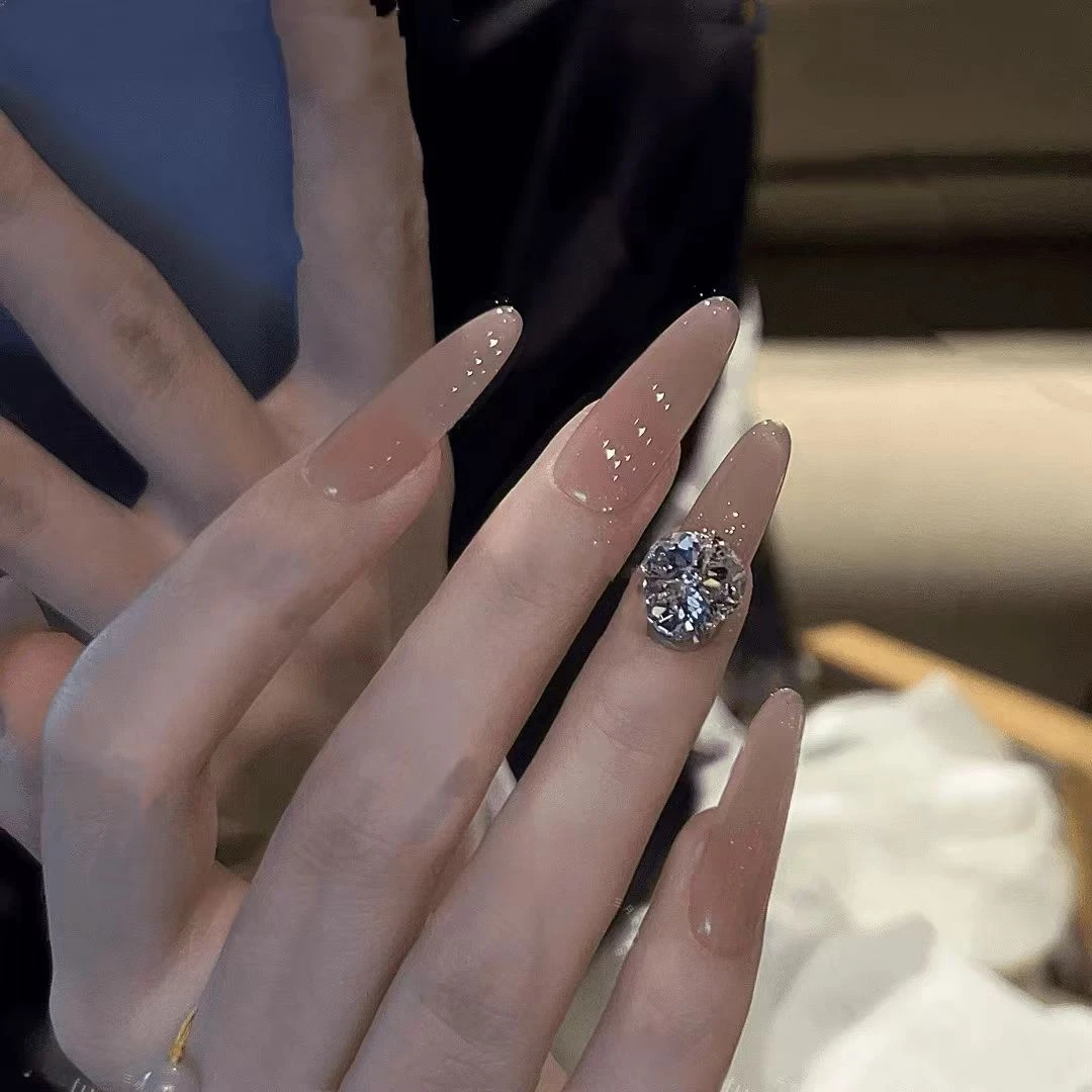 手工穿戴甲杏仁甘露寺裸色K9闪钻高级感轻奢美甲贴片纯色美甲贴片