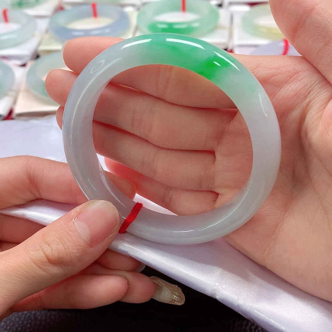 翡翠手镯未镶嵌天然a货翡翠56白底青飘辣绿