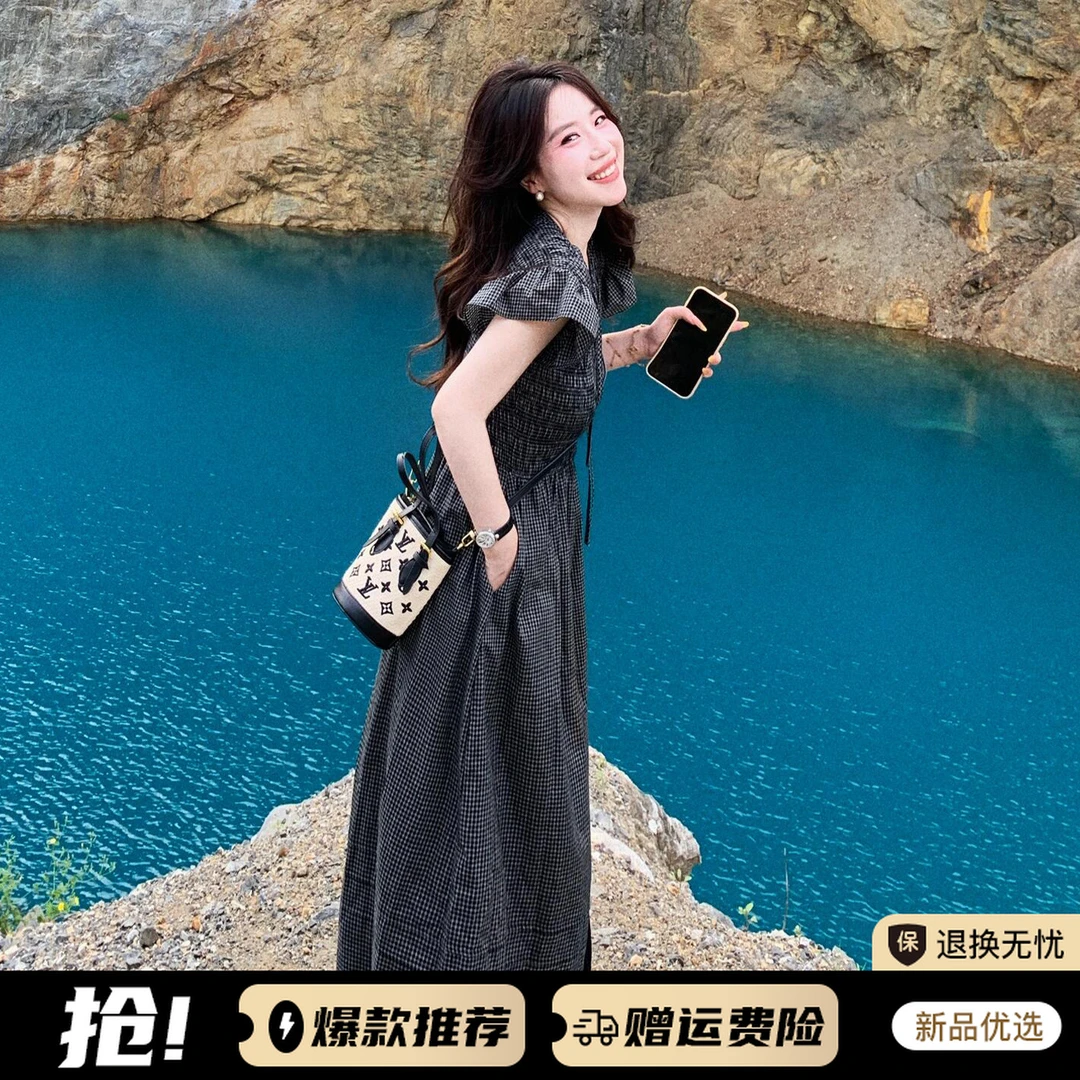 法式小飞袖黑色格纹连衣裙女夏季2025新款高级感气质收腰显瘦长裙