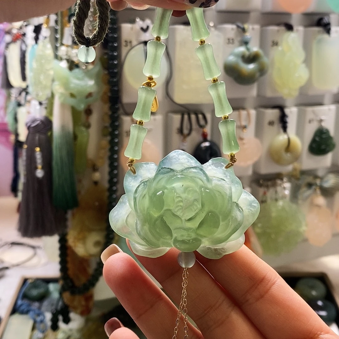 蛇纹石玉未镶嵌颈饰