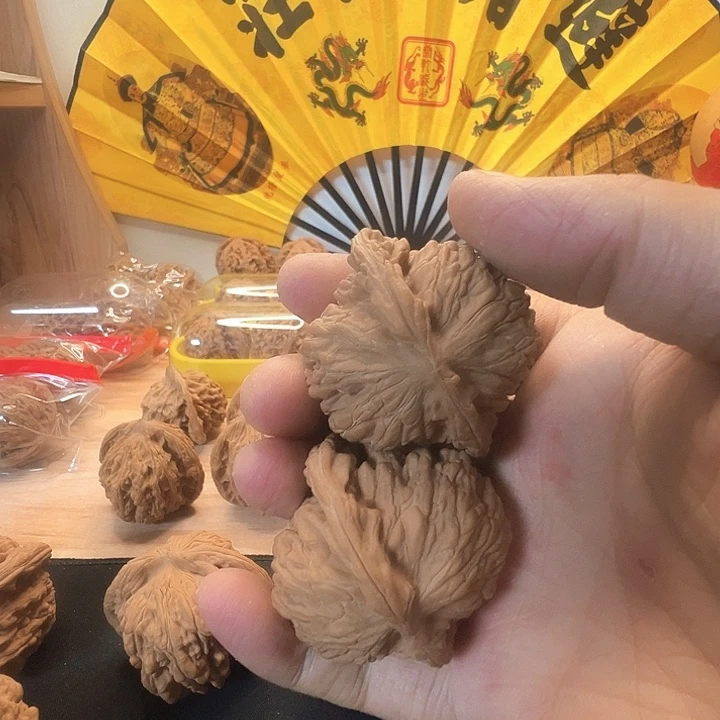 吊坠文玩核桃带一把刷子