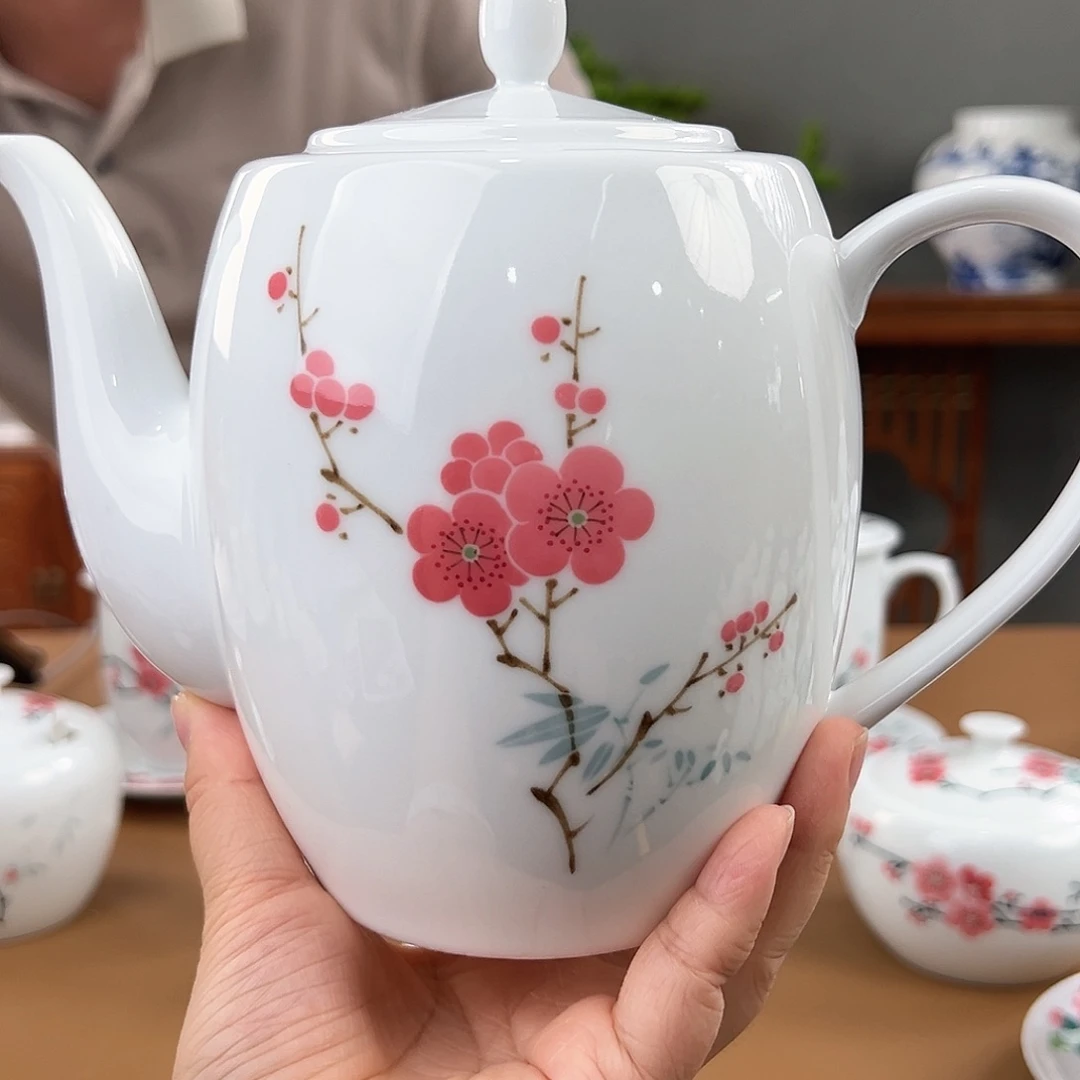 高白瓷翠竹红梅腰鼓壶瑕