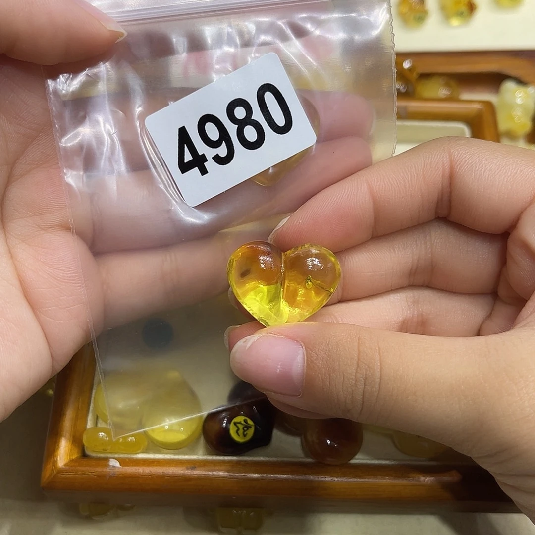 琥珀未镶嵌珠宝奇石