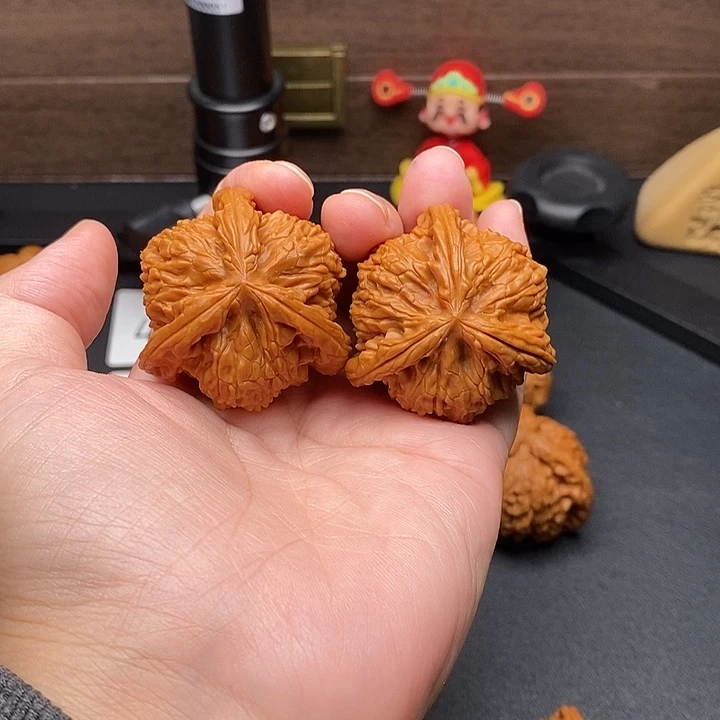 皮***刘把件文玩核桃白奔