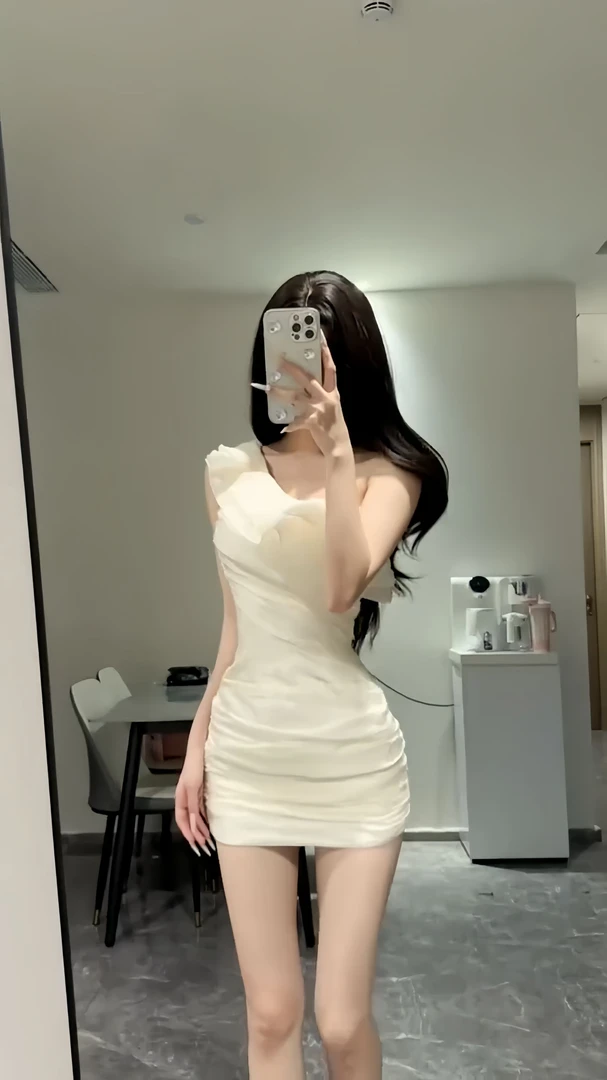 白色荷叶边褶皱斜肩连衣裙女夏季修身显瘦包臀裙短裙性感纯欲裙子