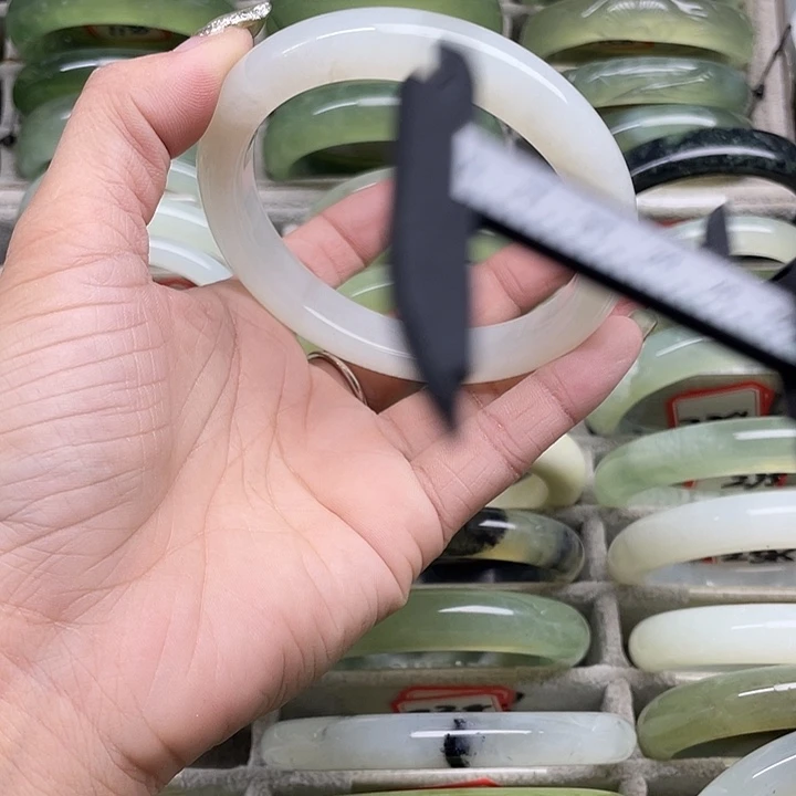 蛇纹石玉未镶嵌手镯218