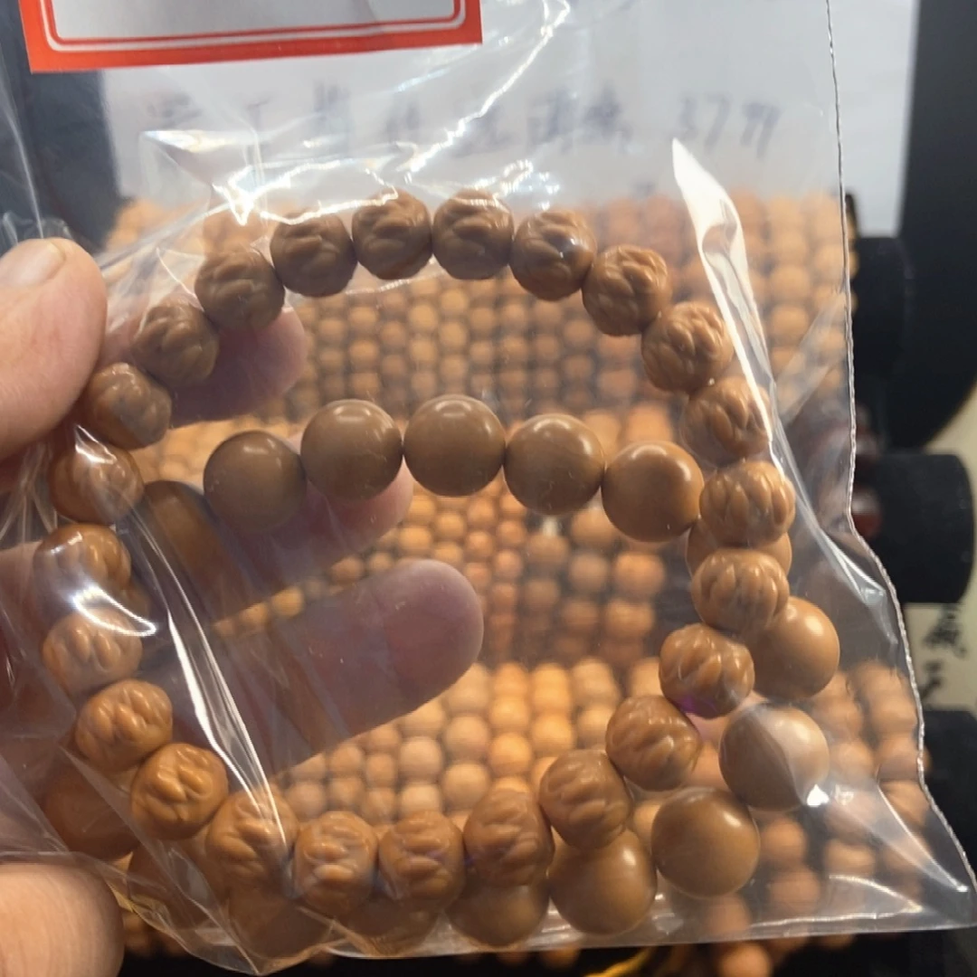 王***猪吊坠猴头核桃吞噬一条，光珠一条