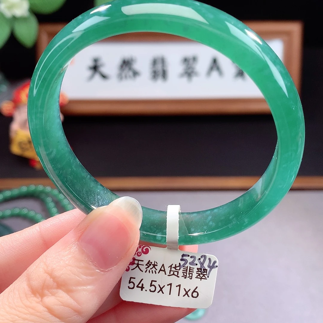 未镶嵌手镯（圆镯）翡翠