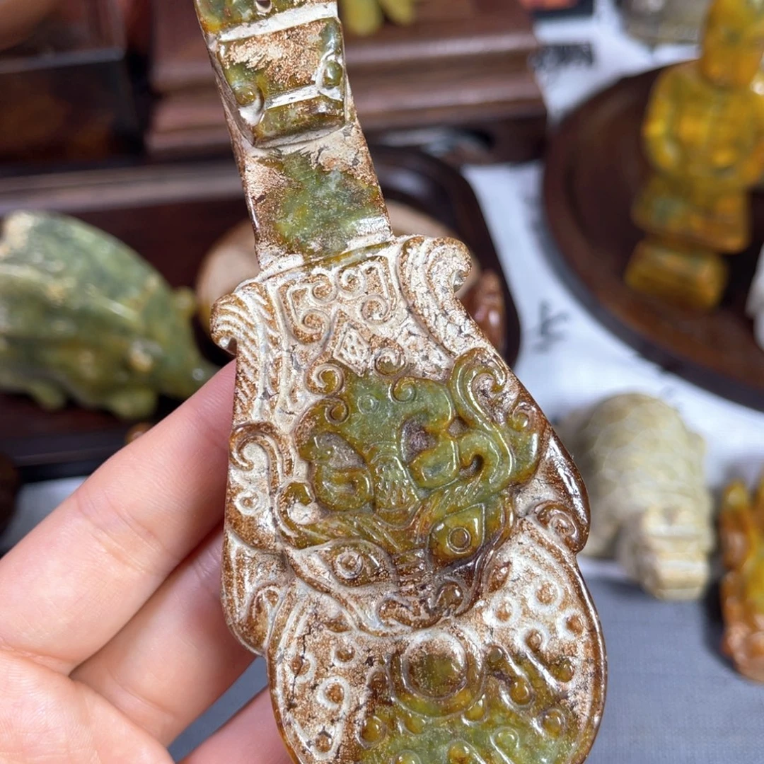 岫玉未镶嵌颈饰所得
