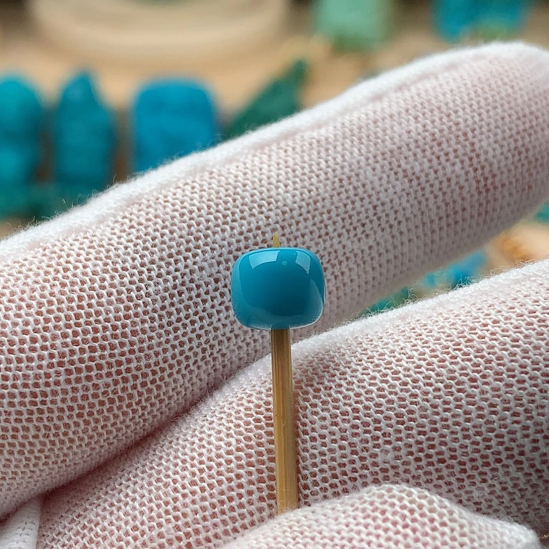 绿松石未镶嵌颈饰