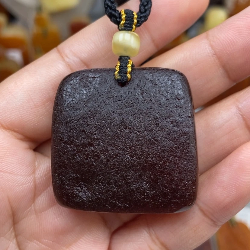 【闪购商品】琥珀颈饰未镶嵌