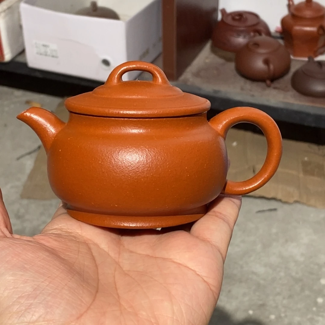 紫砂公道杯紫砂壶。紫砂壶