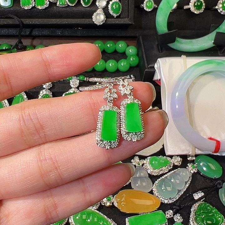 翡翠18K金镶嵌颈饰耳坠