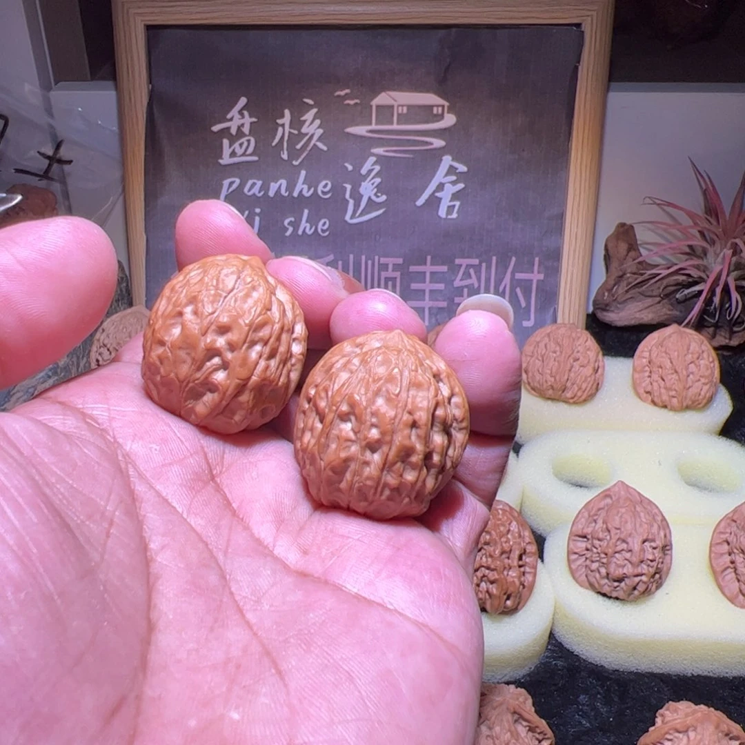 徐***兔文玩核桃吊坠野生凹底
