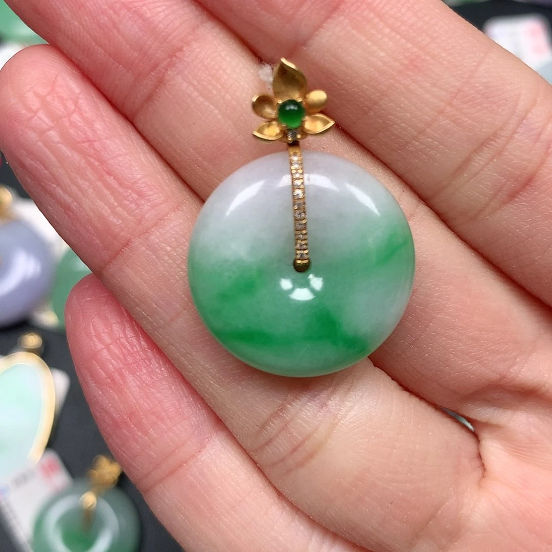 颈饰18K金镶嵌翡翠翡翠吊坠