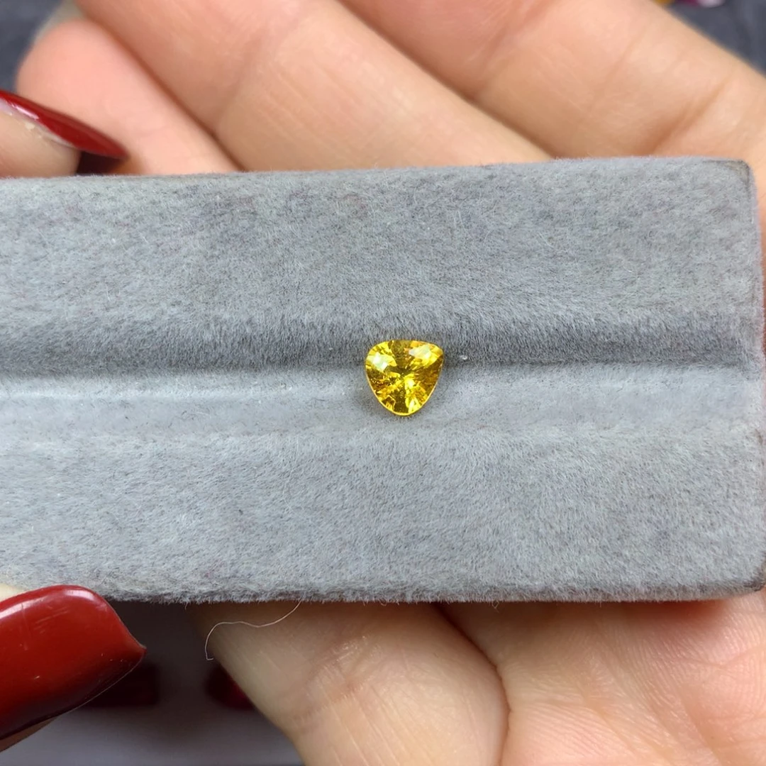 蓝宝石裸石未镶嵌黄蓝宝