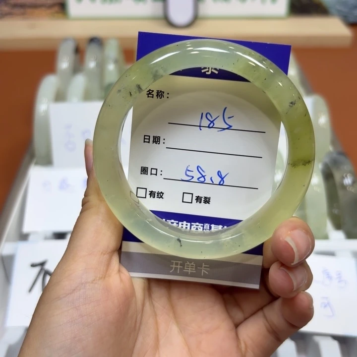 未镶嵌岫玉手镯天然