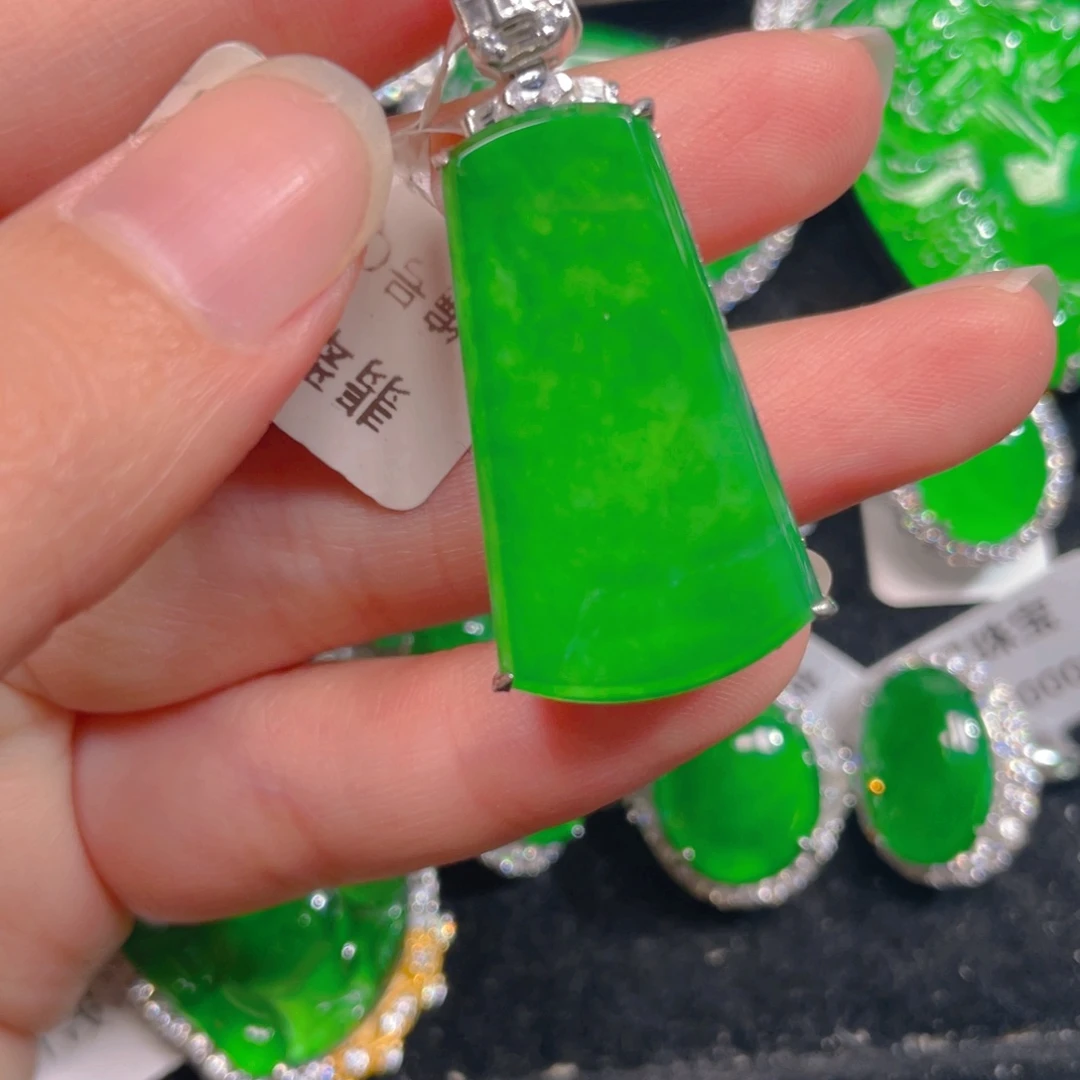 翡翠颈饰未镶嵌保a保真天然翡翠