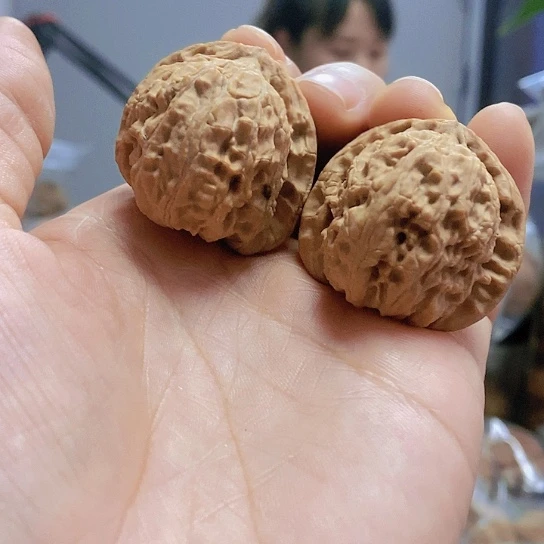 【闪购商品】把件文玩核桃34.5三角白