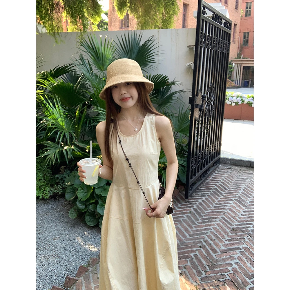 圆领无袖时尚气质蓬蓬花苞裙女夏季2025独特设计收腰背心连衣裙
