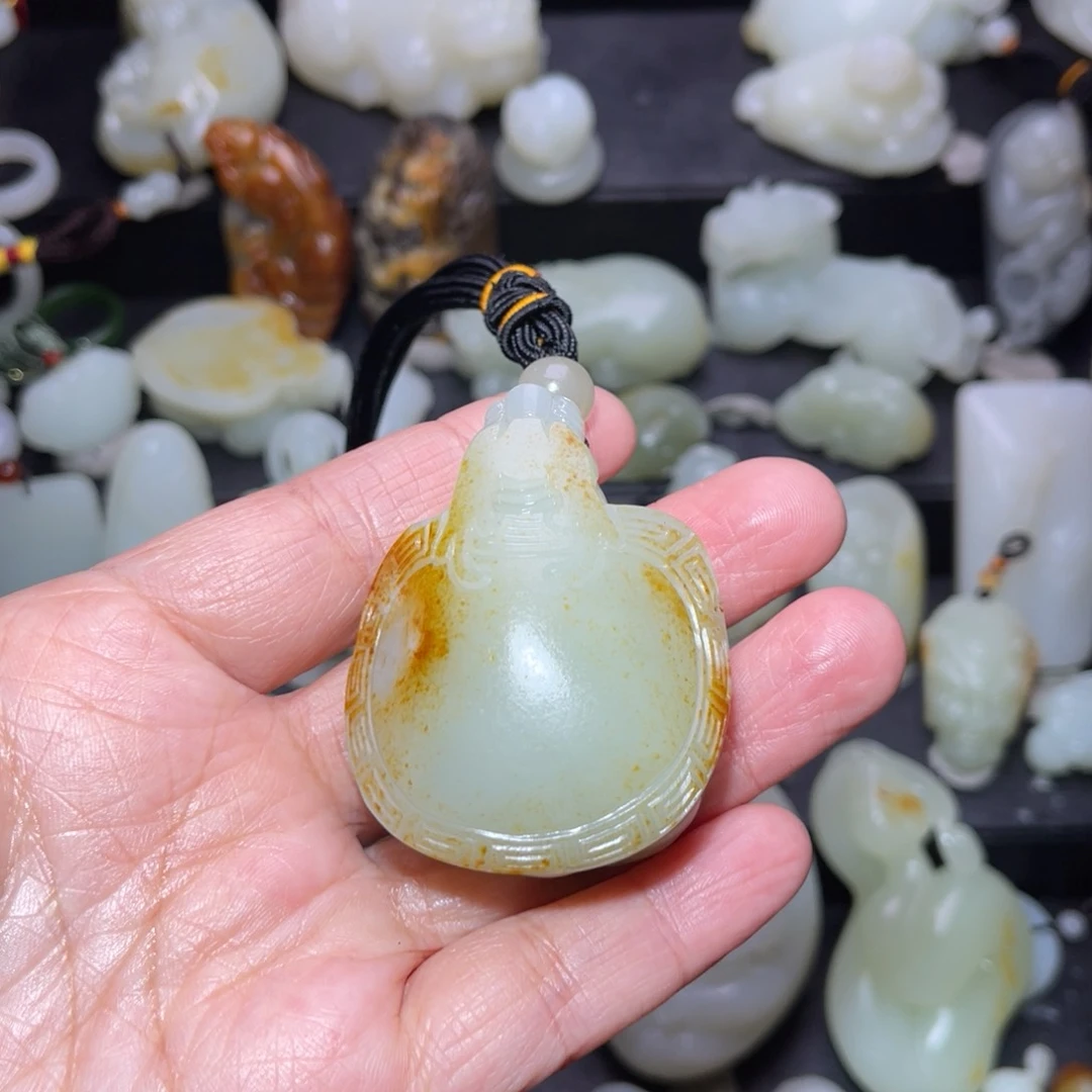 和田玉颈饰未镶嵌成****e