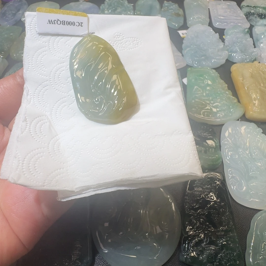 翡翠未镶嵌吊坠(赠链)