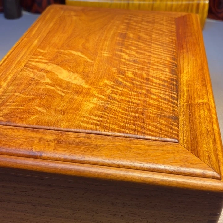 莫***妙机关盒。