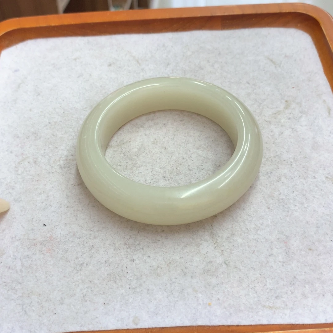 石英质玉未镶嵌手镯