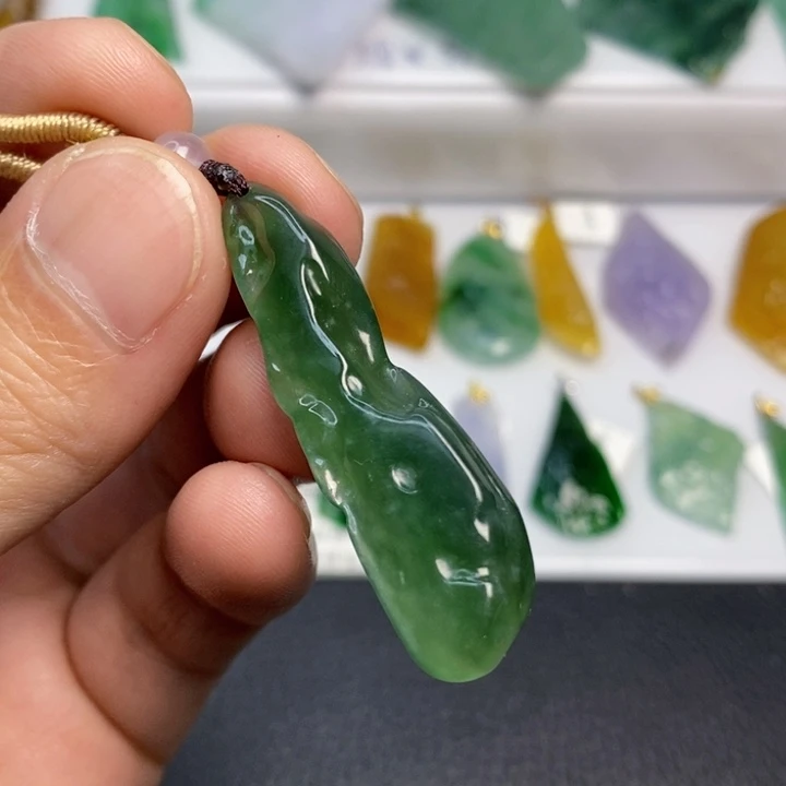 翡翠未镶嵌颈饰翡翠