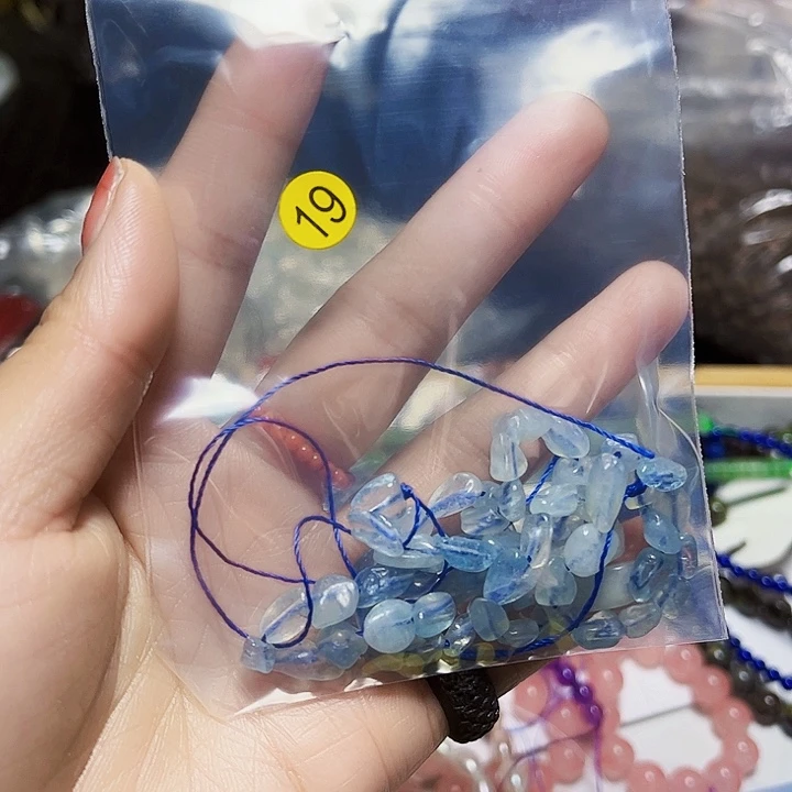 和田玉（糖玉）未镶嵌珠宝半成品小**？