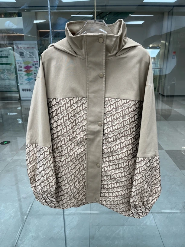 3.3迪品牌风衣X571579