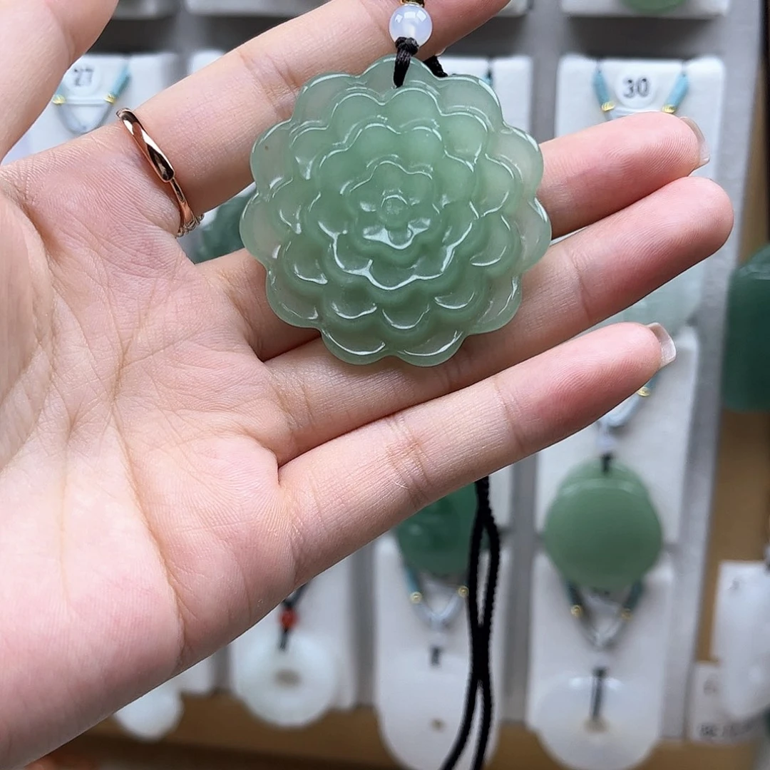 颈饰未镶嵌石英质玉