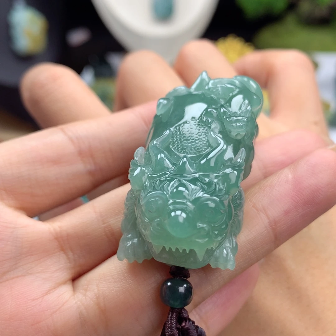 翡翠未镶嵌颈饰A13 湖水绿子母貔貅