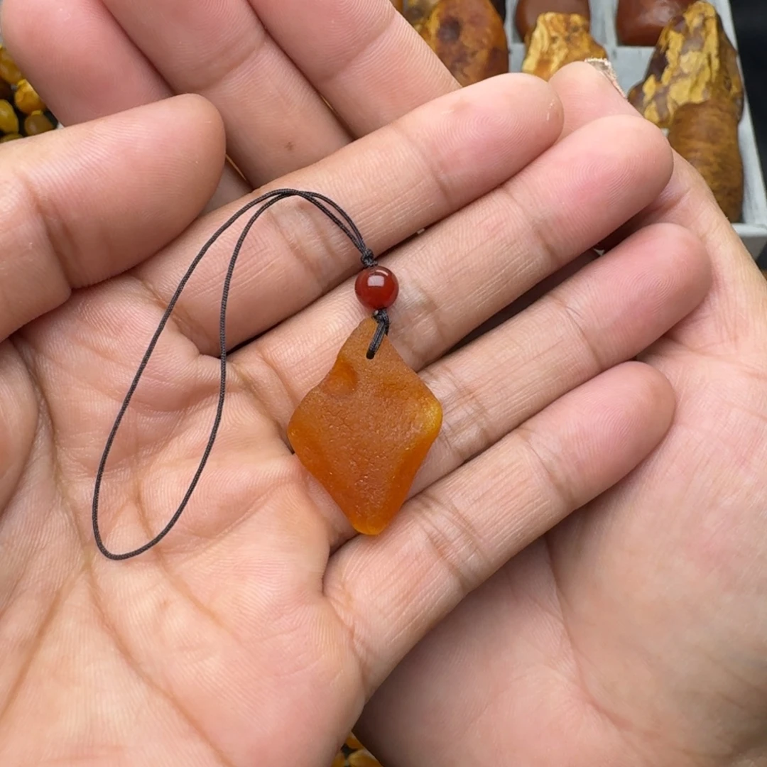 琥珀未镶嵌裸石天然蜜蜡手机吊坠
