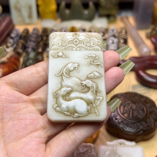蛇纹石玉未镶嵌颈饰