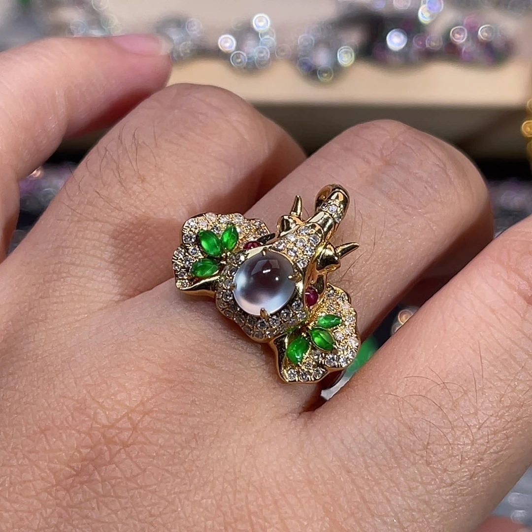 18K金镶嵌戒指翡翠大象