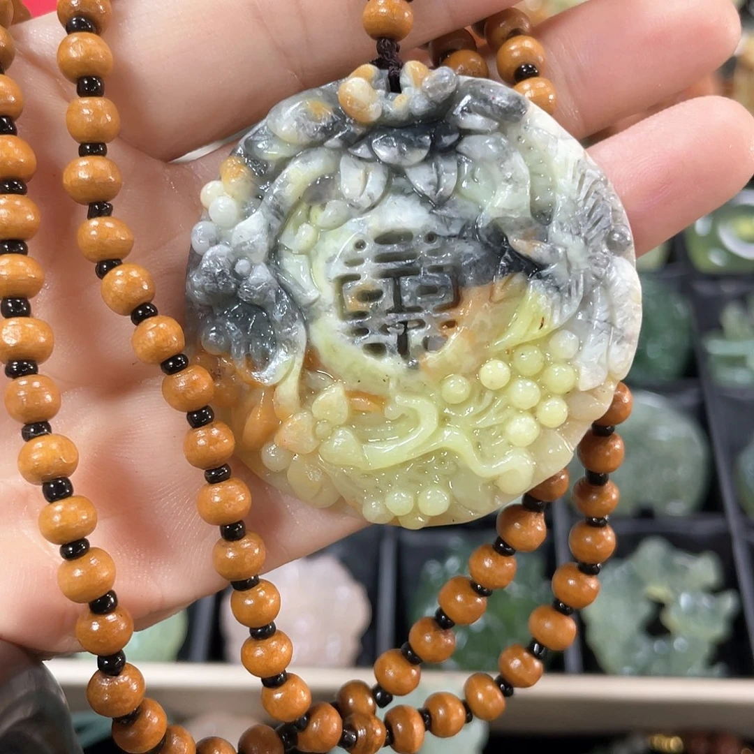 蛇纹石玉颈饰未镶嵌