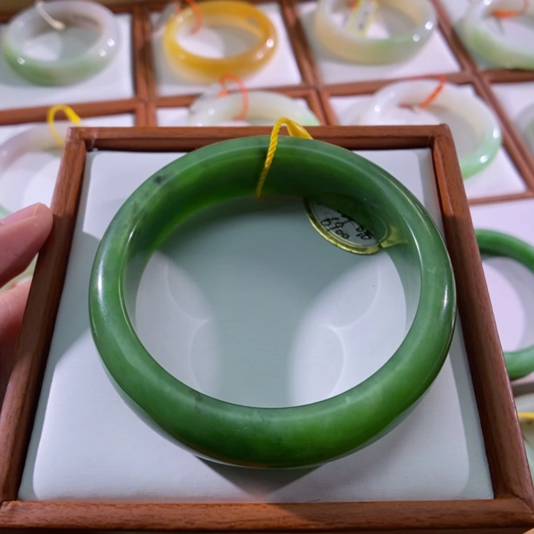 【闪购商品】未镶嵌手镯和田玉（碧玉）