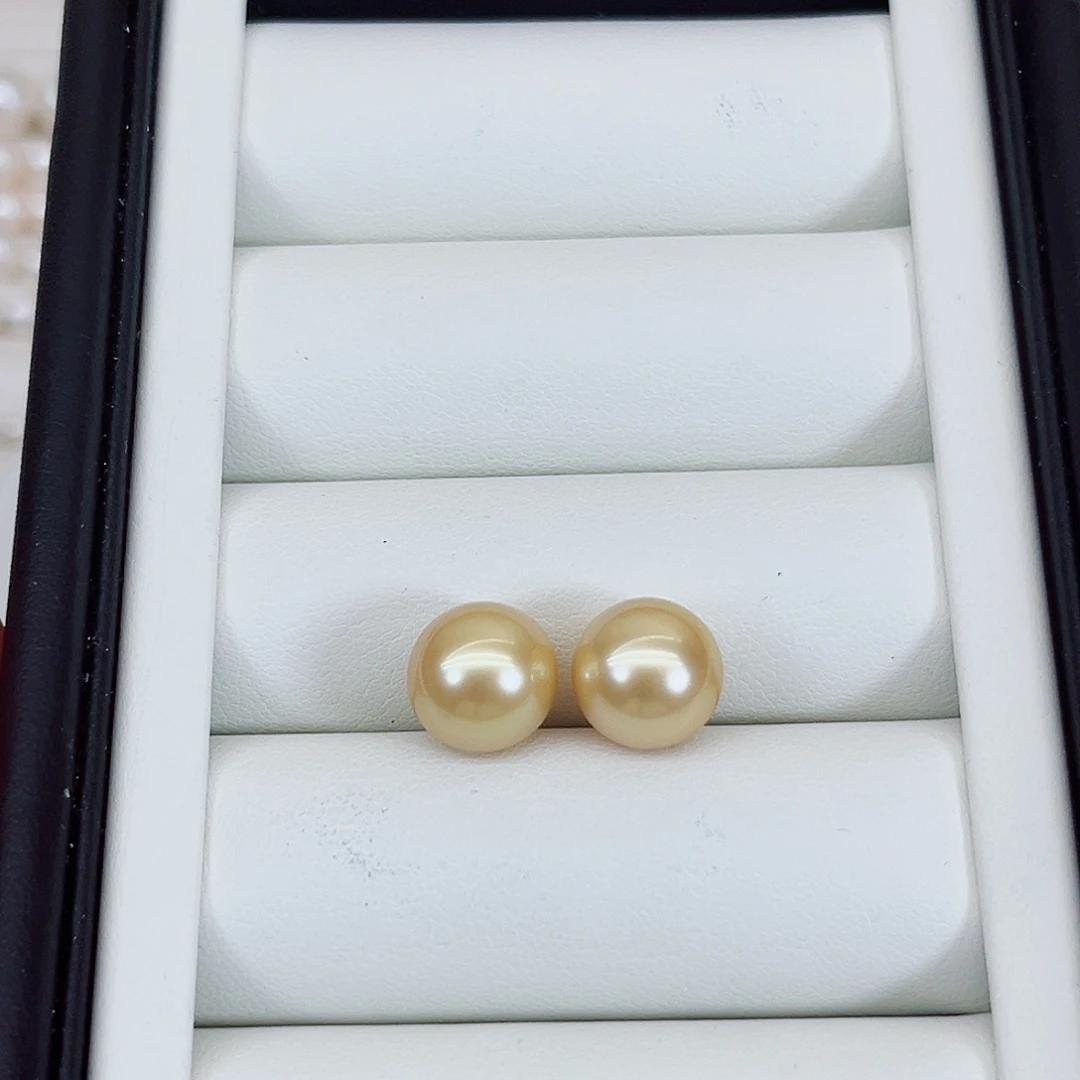 敏****18K金镶嵌颈饰海水珍珠