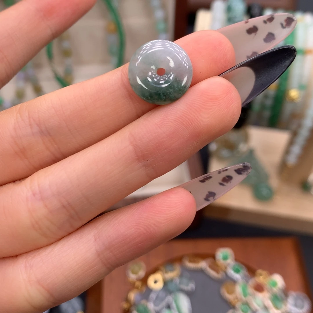 翡翠挂件未镶嵌你是