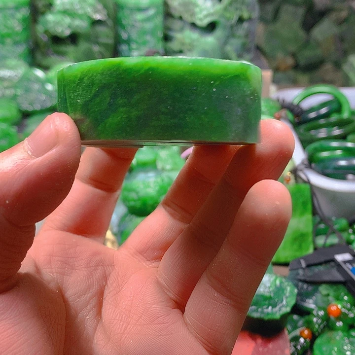 和田玉（碧玉）未镶嵌珠宝奇石