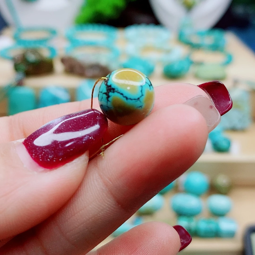 绿松石未镶嵌颈饰