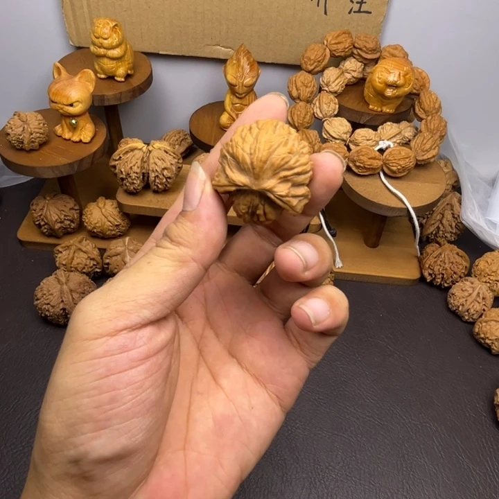 齐***齐桃核吊坠蘑菇核桃
