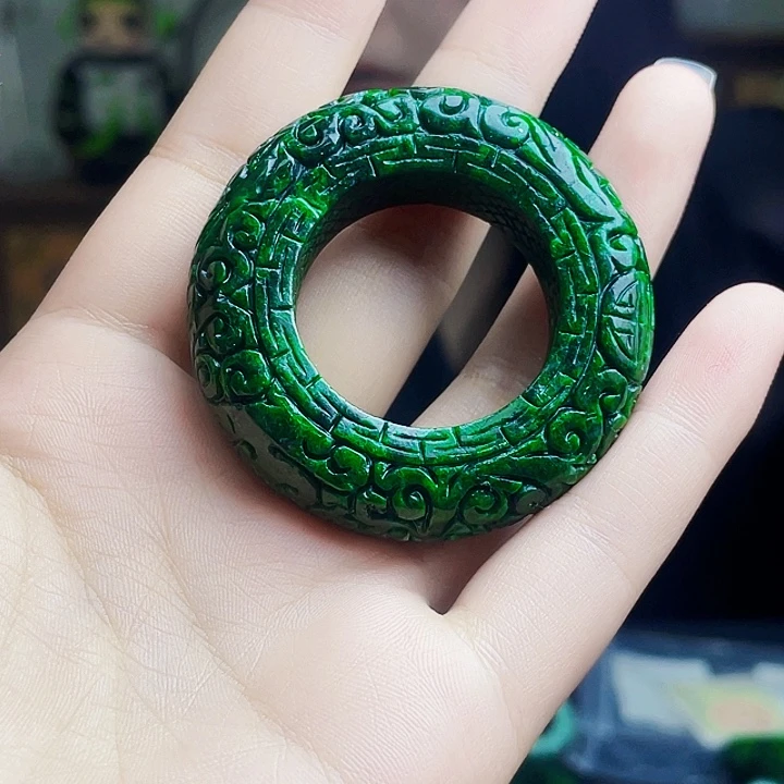 翡翠未镶嵌颈饰多样性