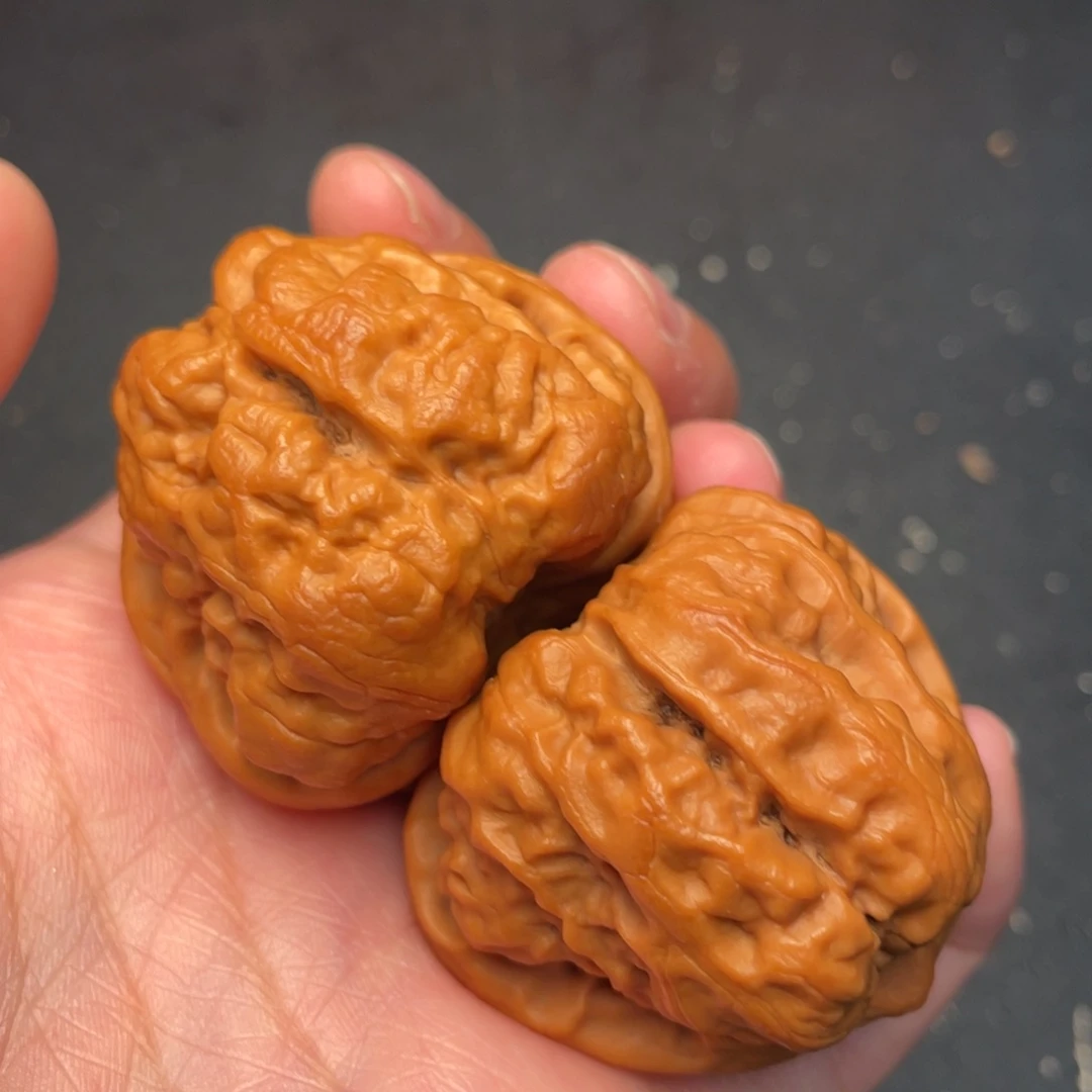 文玩核桃把件秦岭野生文玩核桃