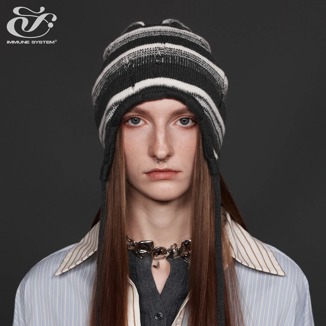 immune system免疫系统 条纹不规则破坏镂空造型感外护耳毛线帽